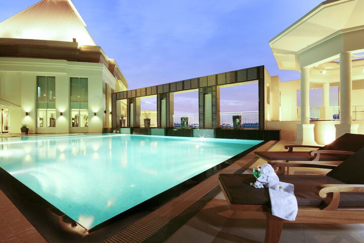 Hotel Pool