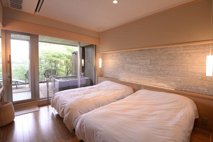Room 9 of 112