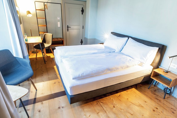 Room 6 of 30