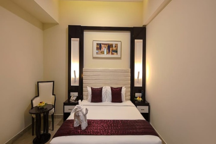 Room 7 of 28