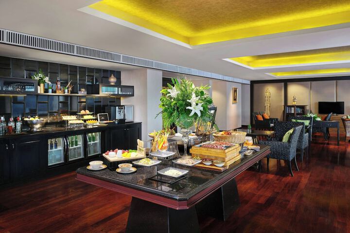 Lounge 94 of 129