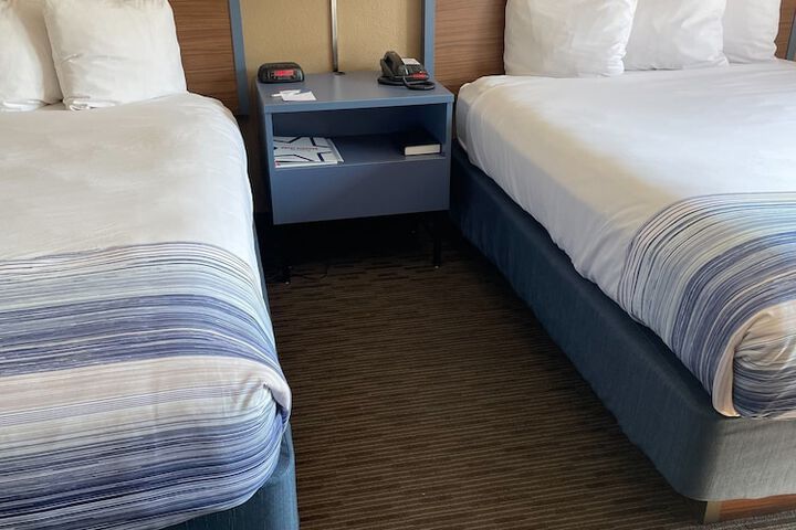 2 Queen Beds (7 of 12)