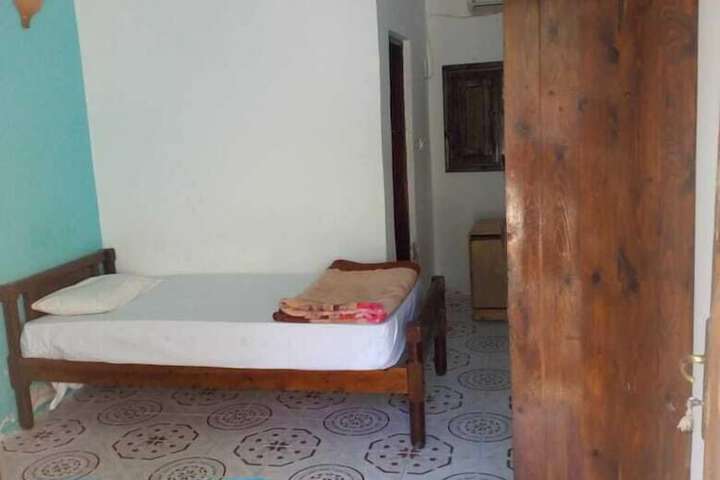 Room 10 of 33