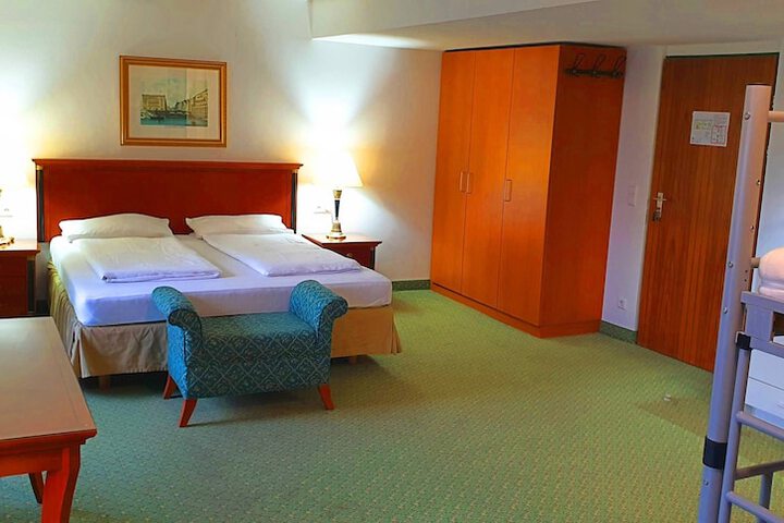 Room 13 of 49