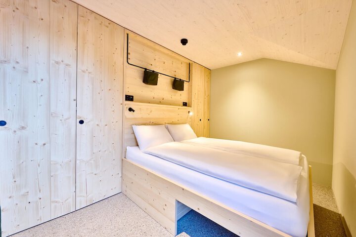 Room 4 of 31