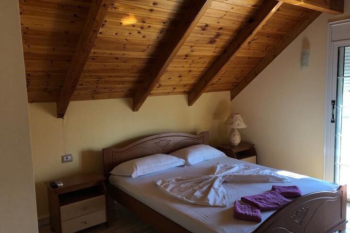 Room 3 of 11