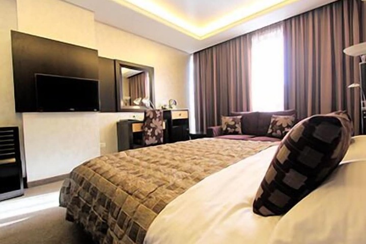 Room 5 of 37