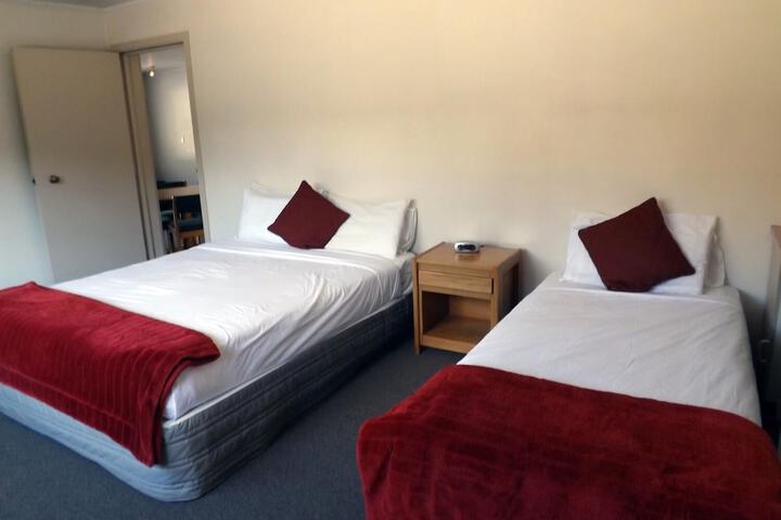 Room 4 of 48