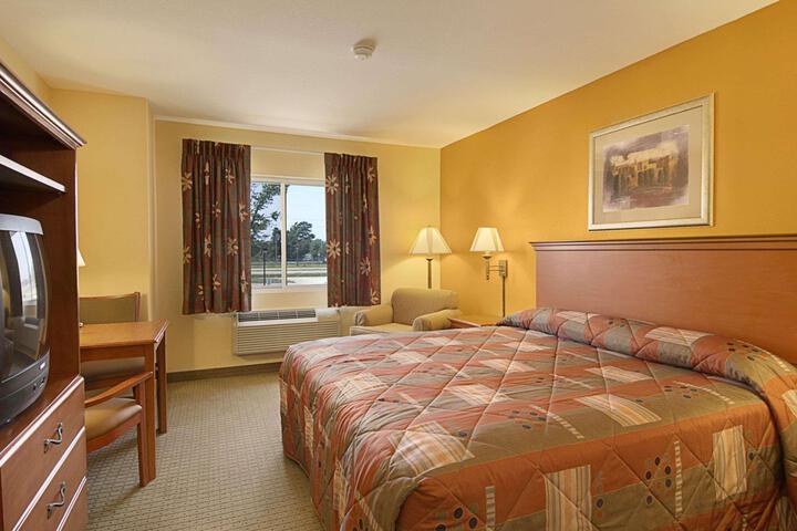 2 Queen Beds (10 of 20)