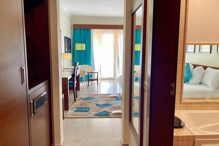 Room 4 of 76