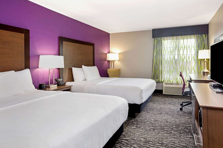 Standard Room, King or Two Doubles (2 of 12)