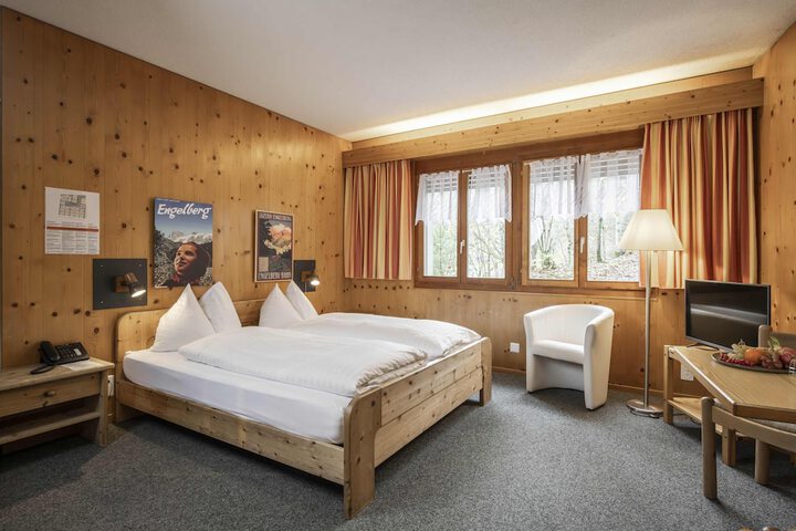 Room 14 of 77