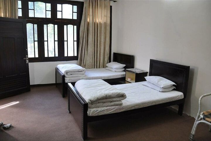 Room 4 of 5