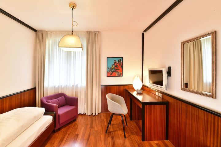 Room 10 of 46