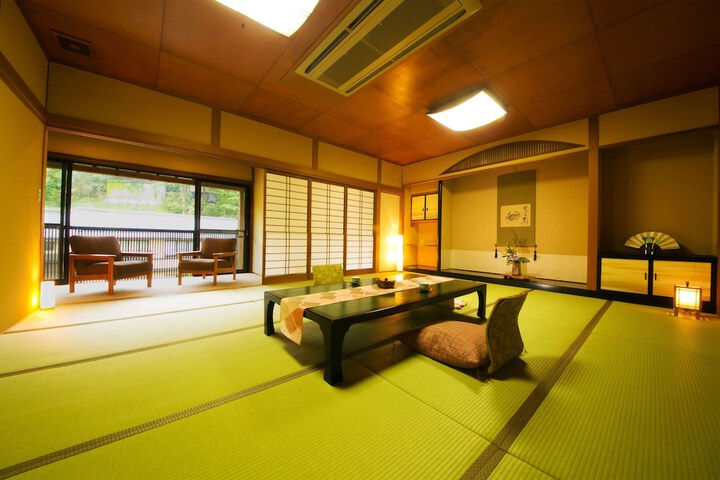 Room 25 of 80