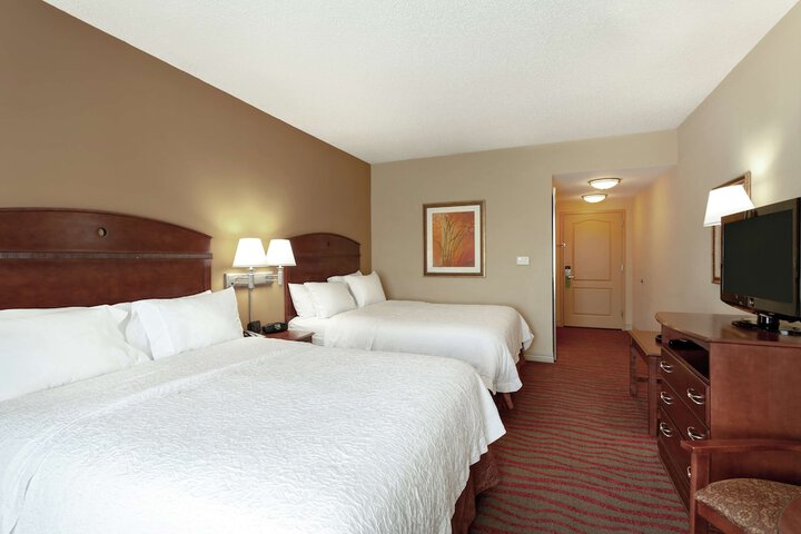 2 Queen Beds (14 of 15)
