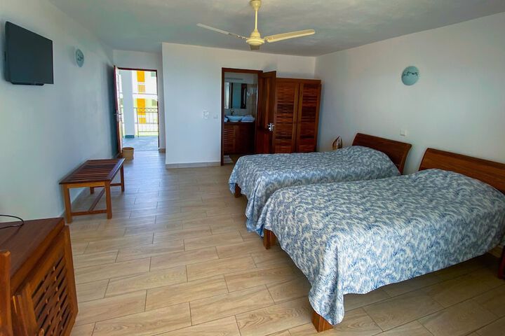Room 4 of 76