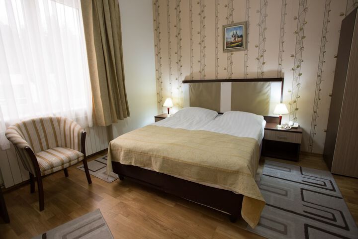 Room 6 of 35