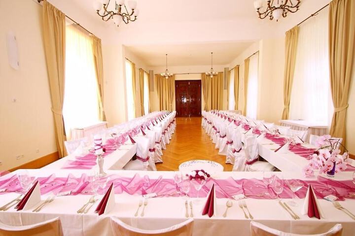 Ballroom/Hall 45 of 60