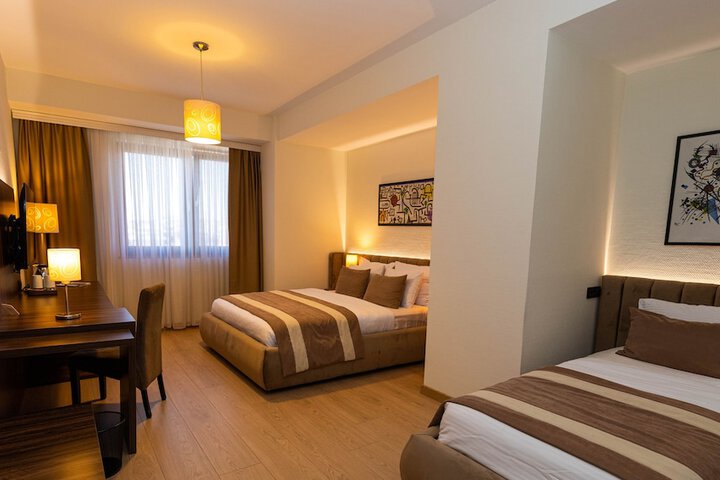Room 11 of 25