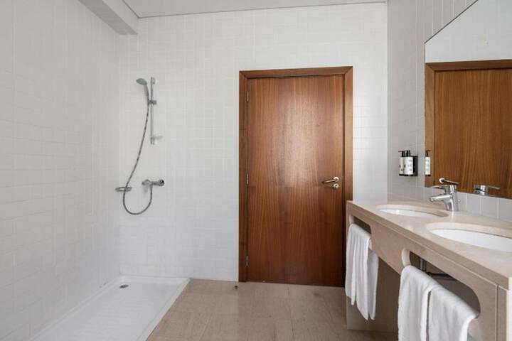 Room 48 of 92