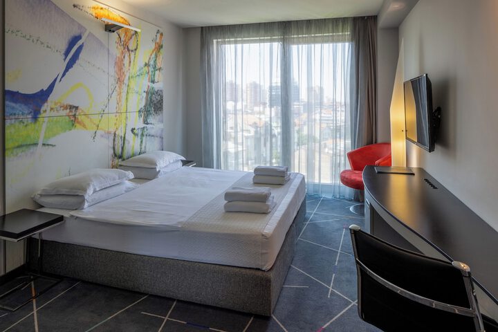 Room 18 of 35