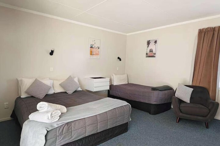 Room 3 of 18