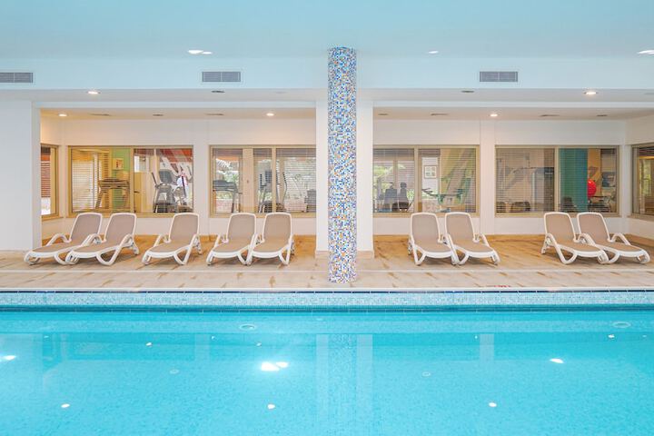 Pool 59 of 196