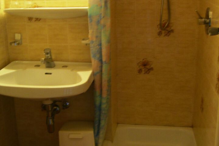 Room 20 of 66