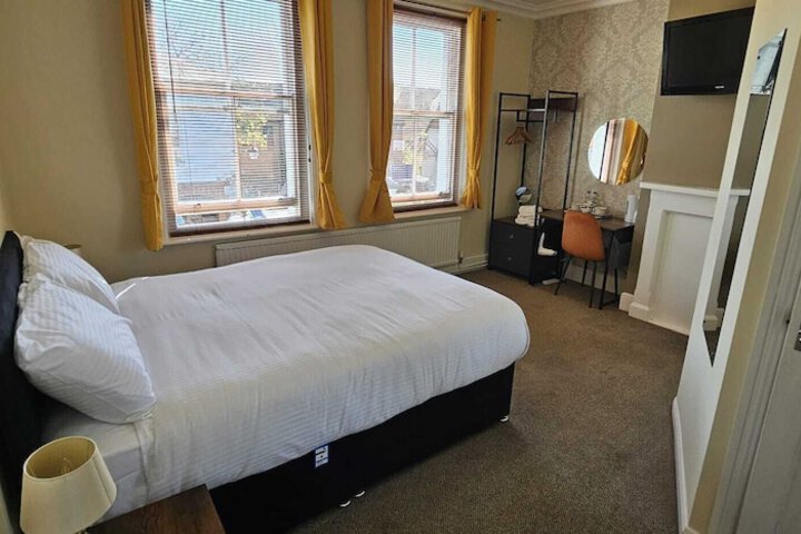 Room 2 of 11