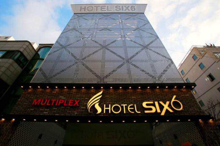 Hotel Six