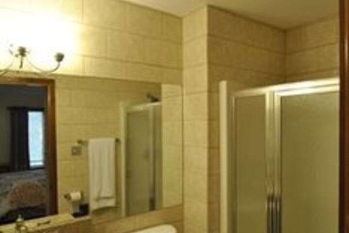 Room 6 of 25