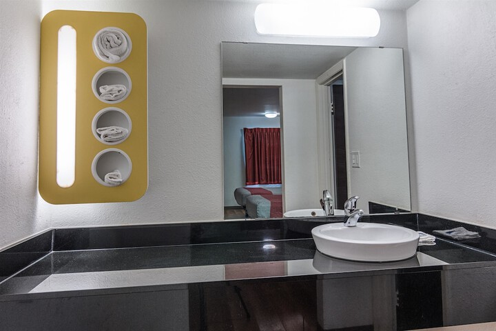 Bathroom sink