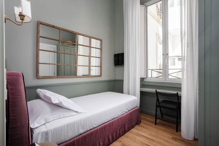 Room 32 of 59