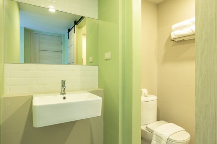Room 32 of 54