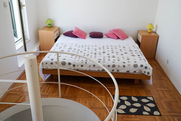 Room 3 of 21