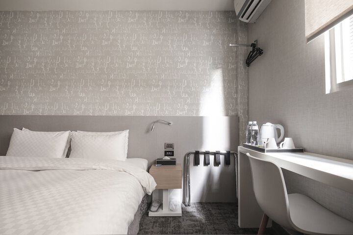 Room 10 of 37