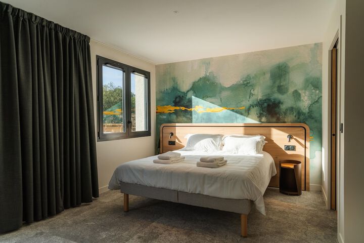 Room 4 of 99