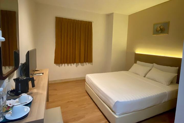 Room 9 of 15