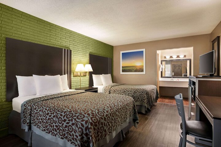2 Double Beds (4 of 8)