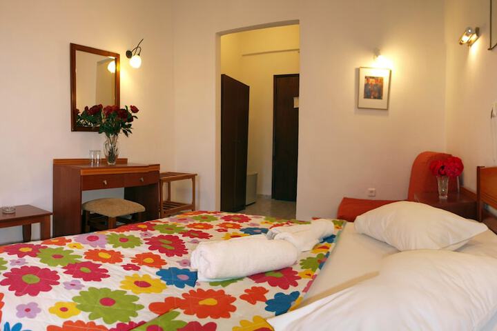Room 3 of 35