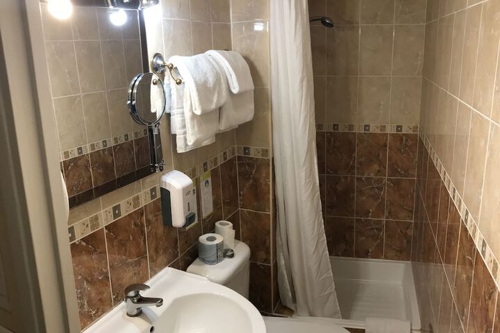 Room 13 of 34