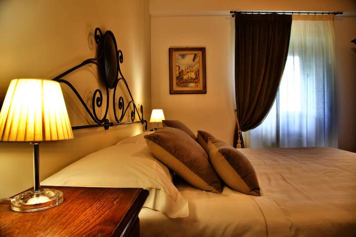 Room 10 of 37