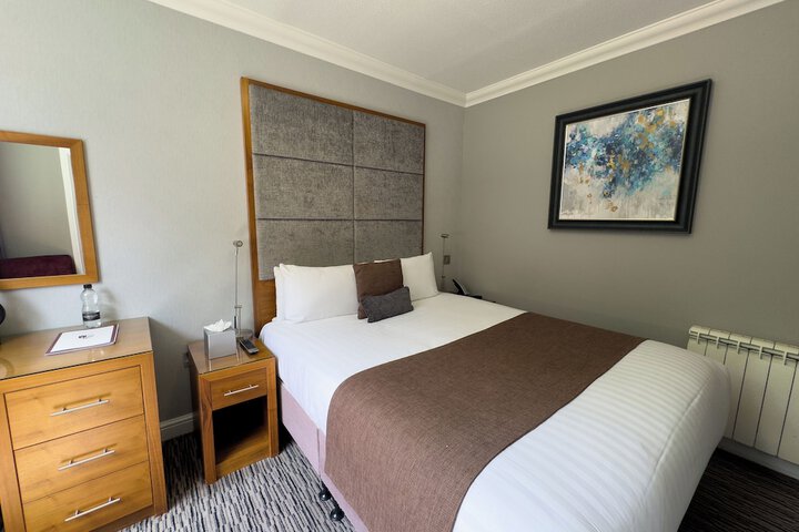 Room 21 of 102