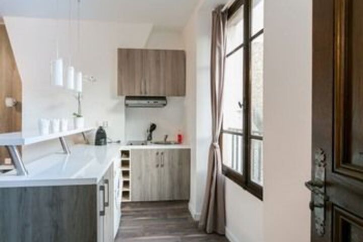 Room 11 of 14