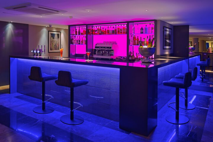 Lounge 96 of 113