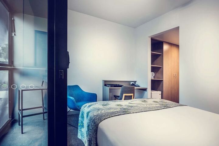 Room 30 of 83