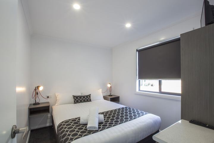 Room 194 of 876
