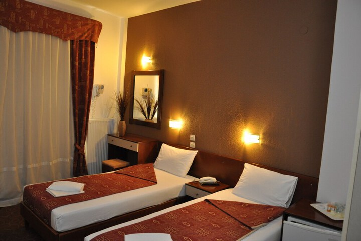 Room 9 of 32