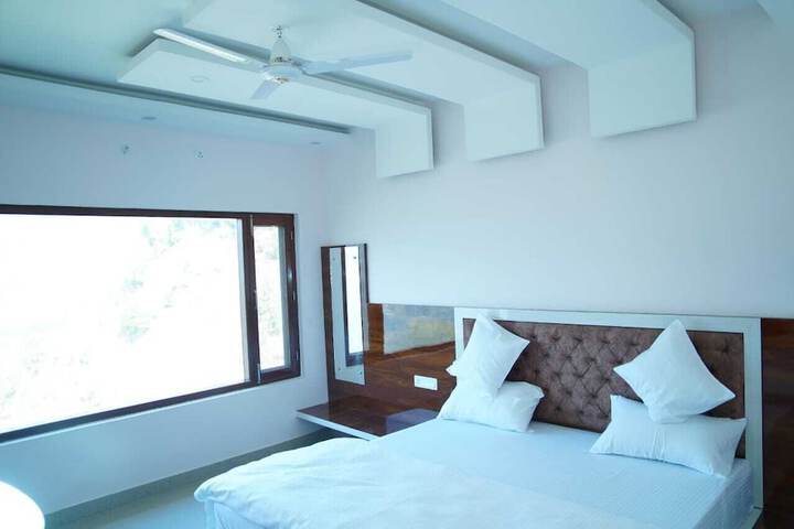 Room 14 of 35